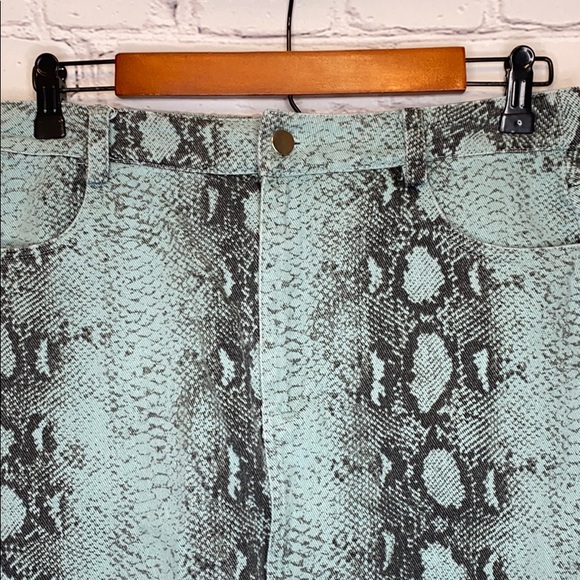 Blue Blush Blue Gray Snake Print Frayed Hem Skirt Size Medium - Picture 5 of 13